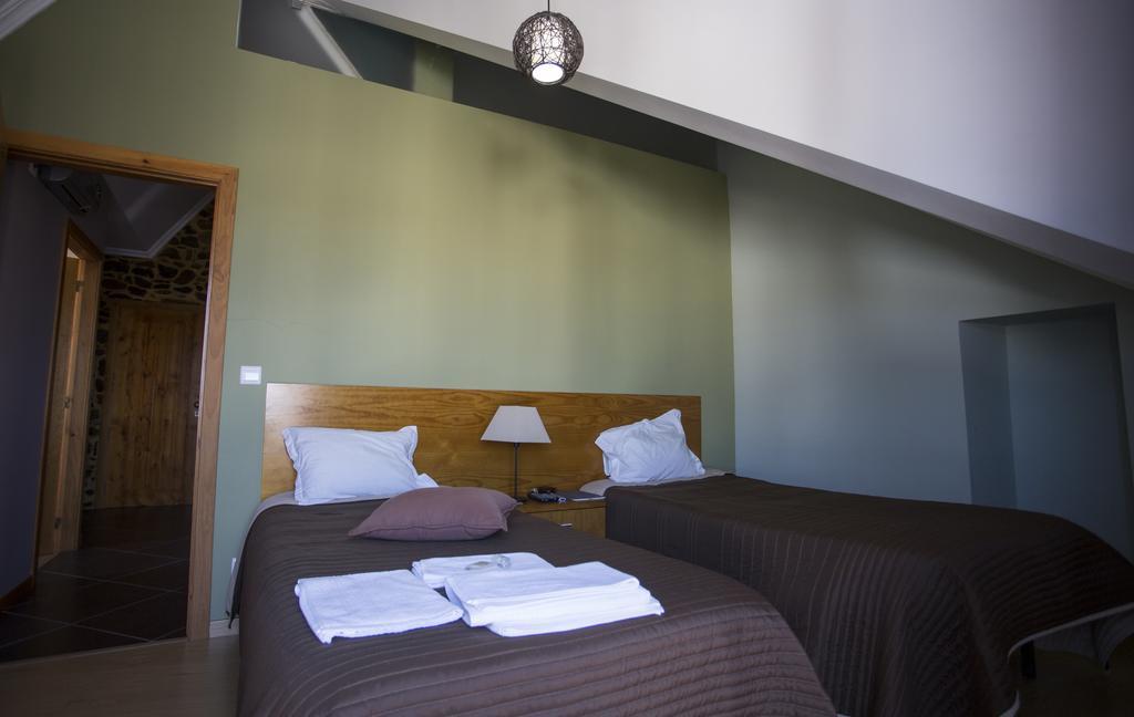Casas Do Terreiro Pensionat Seia Rum bild